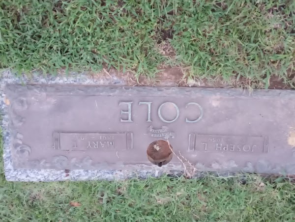 Crestlawn Memorial Gardens grounds