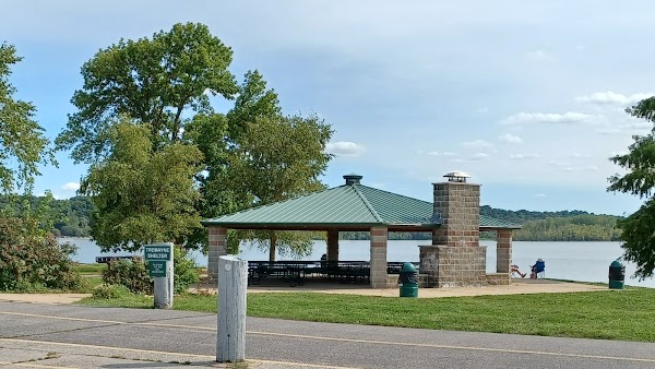 Creve Coeur Lake Memorial Park grounds
