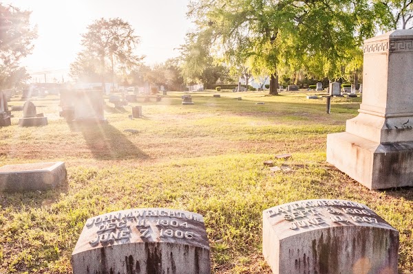 Cross Creek Cemetery grounds