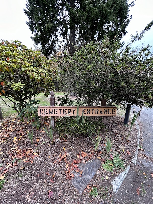 Crown Hill Cemetery grounds