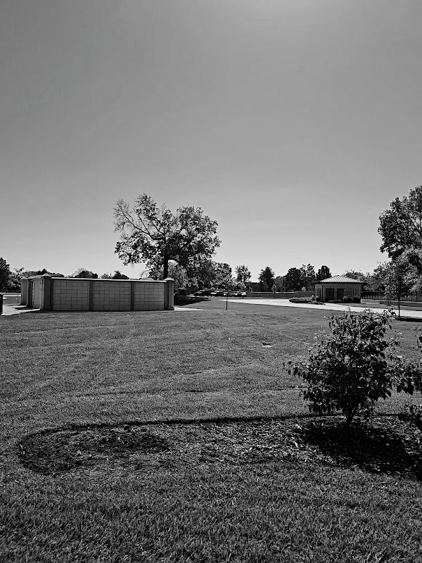 Crown Hill National Cemetery (Columbarium Annex) grounds