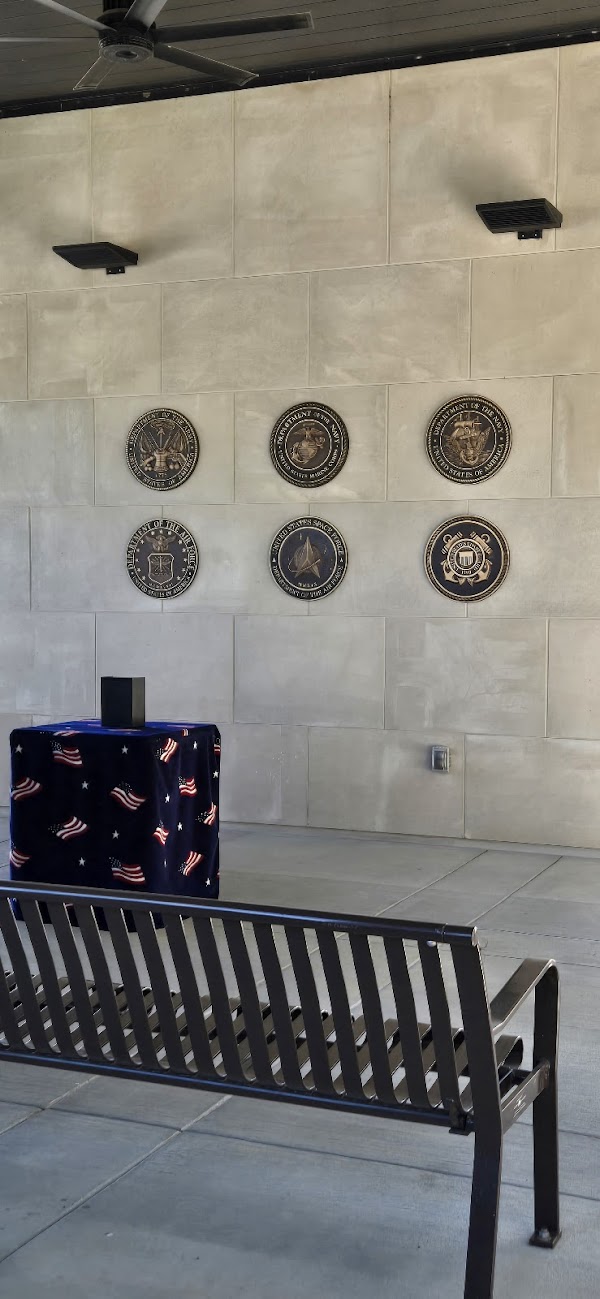 Crown Hill National Cemetery (Columbarium Annex) grounds