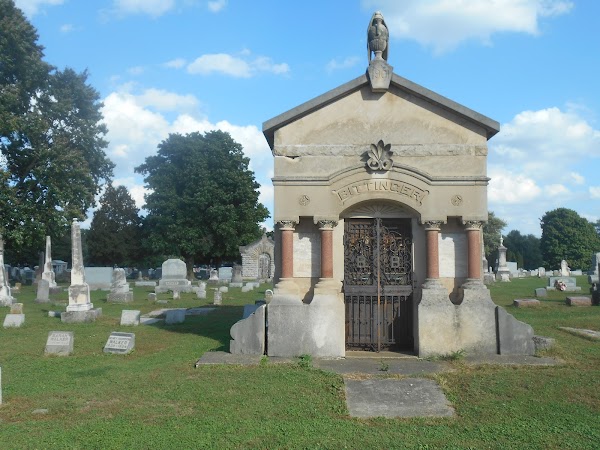 Crown Point Cemetery grounds