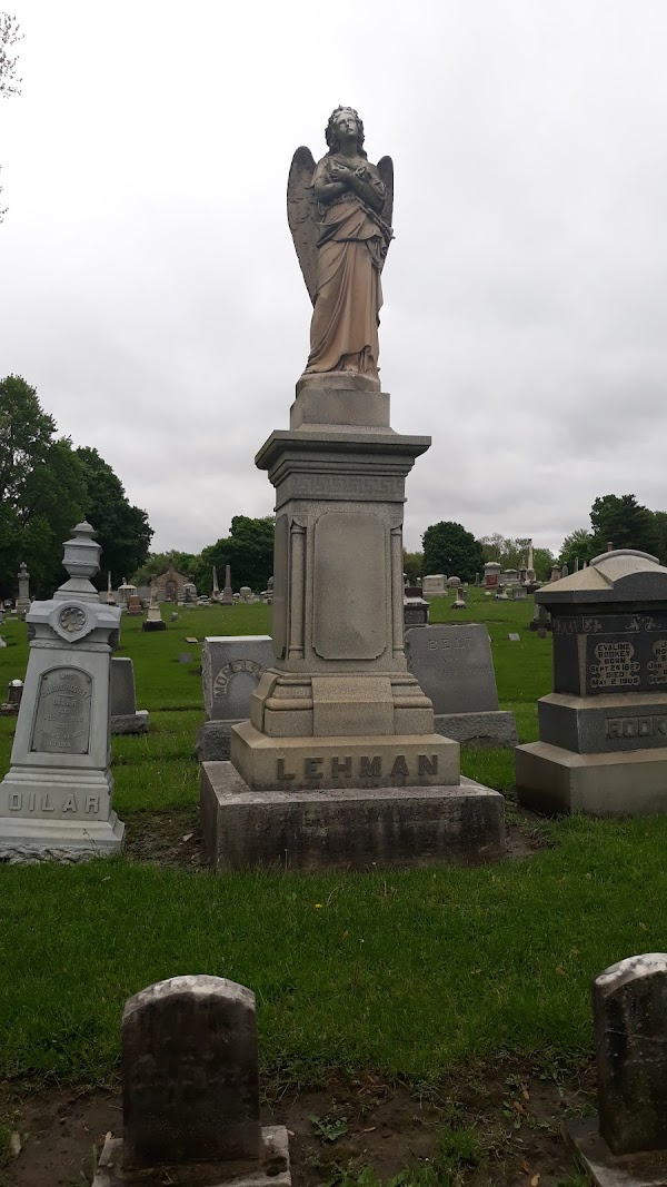 Crown Point Cemetery grounds