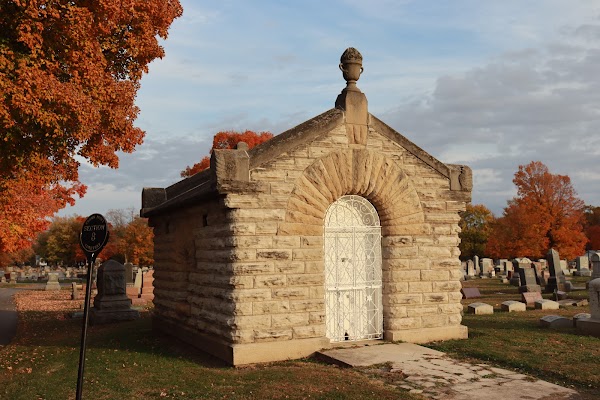 Crown Point Cemetery grounds