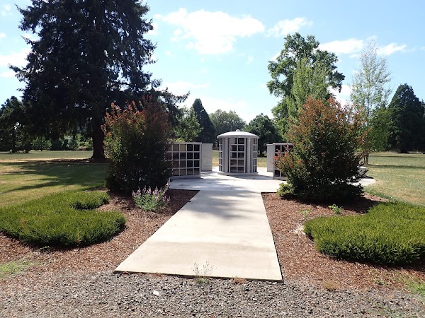 Crystal Lake Masonic Cemetery grounds