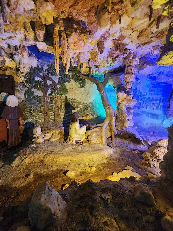 Crystal Shrine Grotto grounds