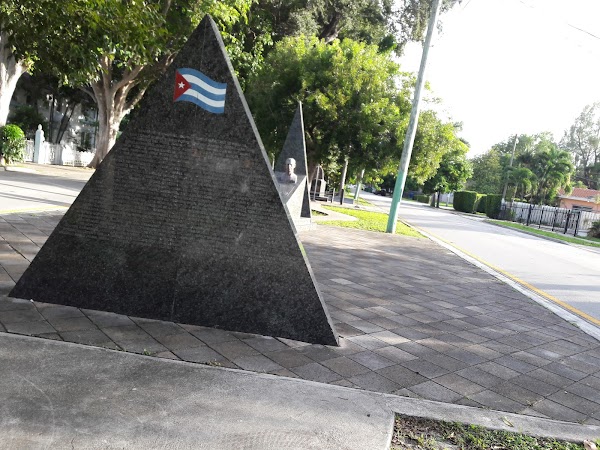 Cuban Memorial Boulevard Park grounds