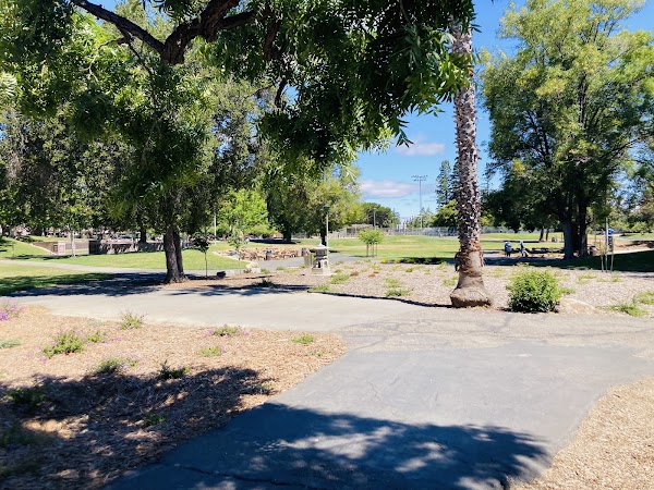 Cupertino Memorial Park grounds