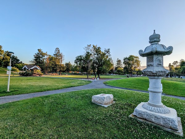 Cupertino Memorial Park grounds