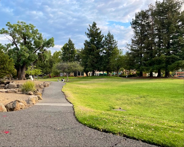 Cupertino Memorial Park grounds