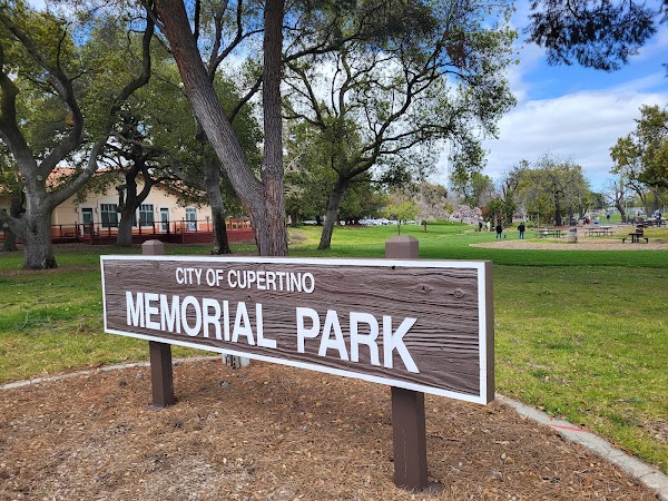 Cupertino Memorial Park grounds