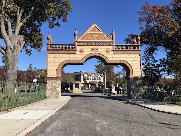 Cypress Hills Cemetery grounds
