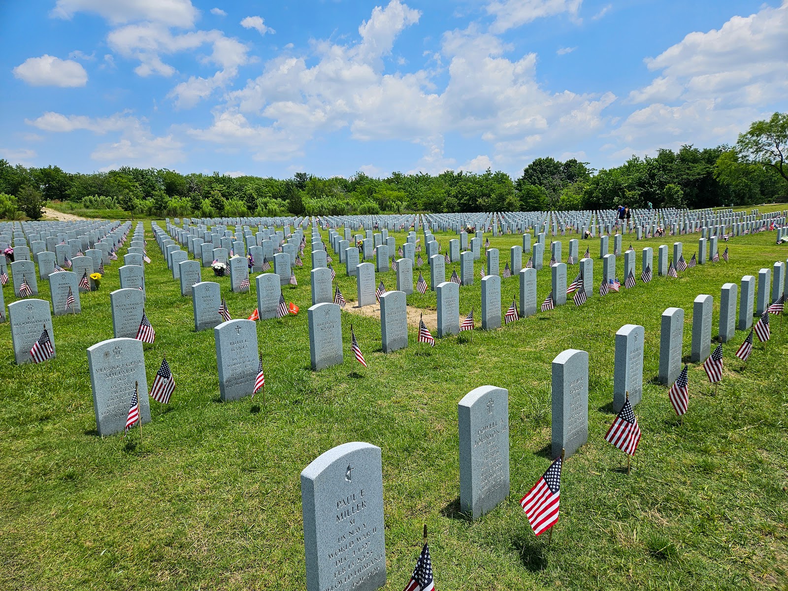 Dallas-Fort Worth National Cemetery cemetery grounds and headstones