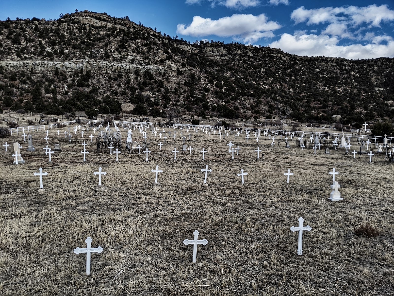 Dawson Cemetery cemetery grounds and headstones