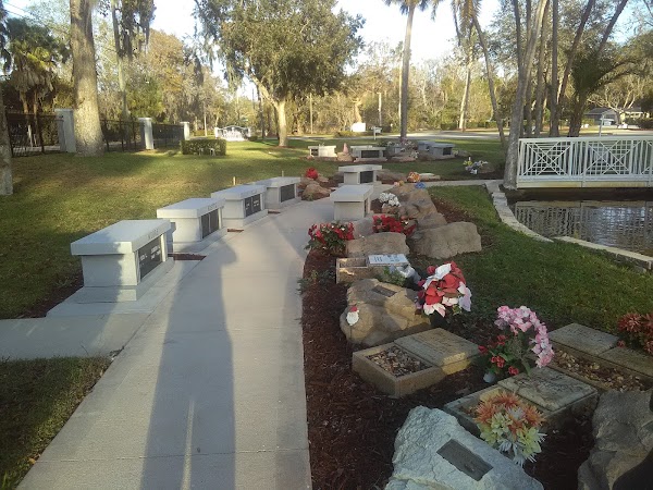 Daytona Memorial Park grounds