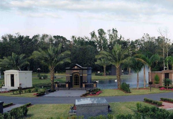 Daytona Memorial Park grounds