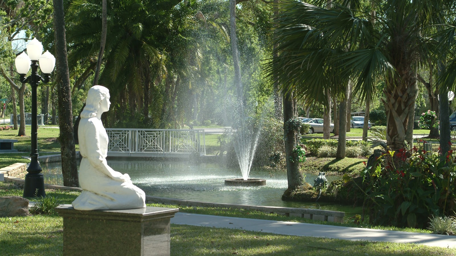 Daytona Memorial Park cemetery grounds and headstones