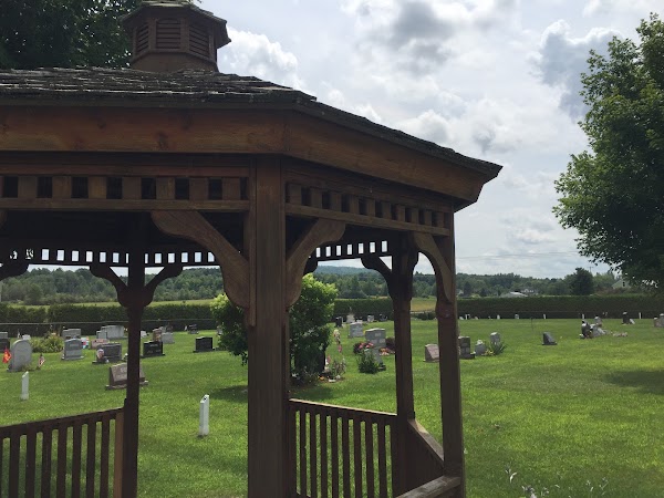 Deer View Cemetery grounds