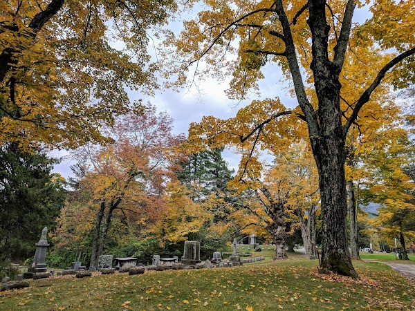 Dellwood Cemetery grounds