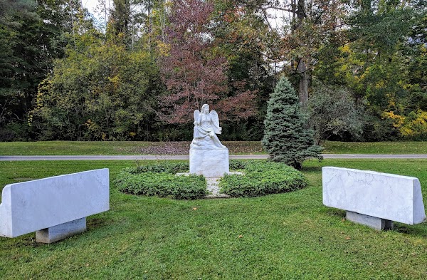 Dellwood Cemetery grounds