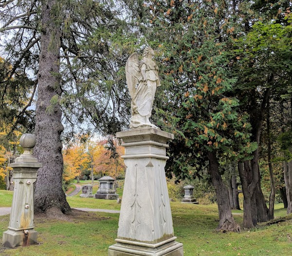 Dellwood Cemetery grounds