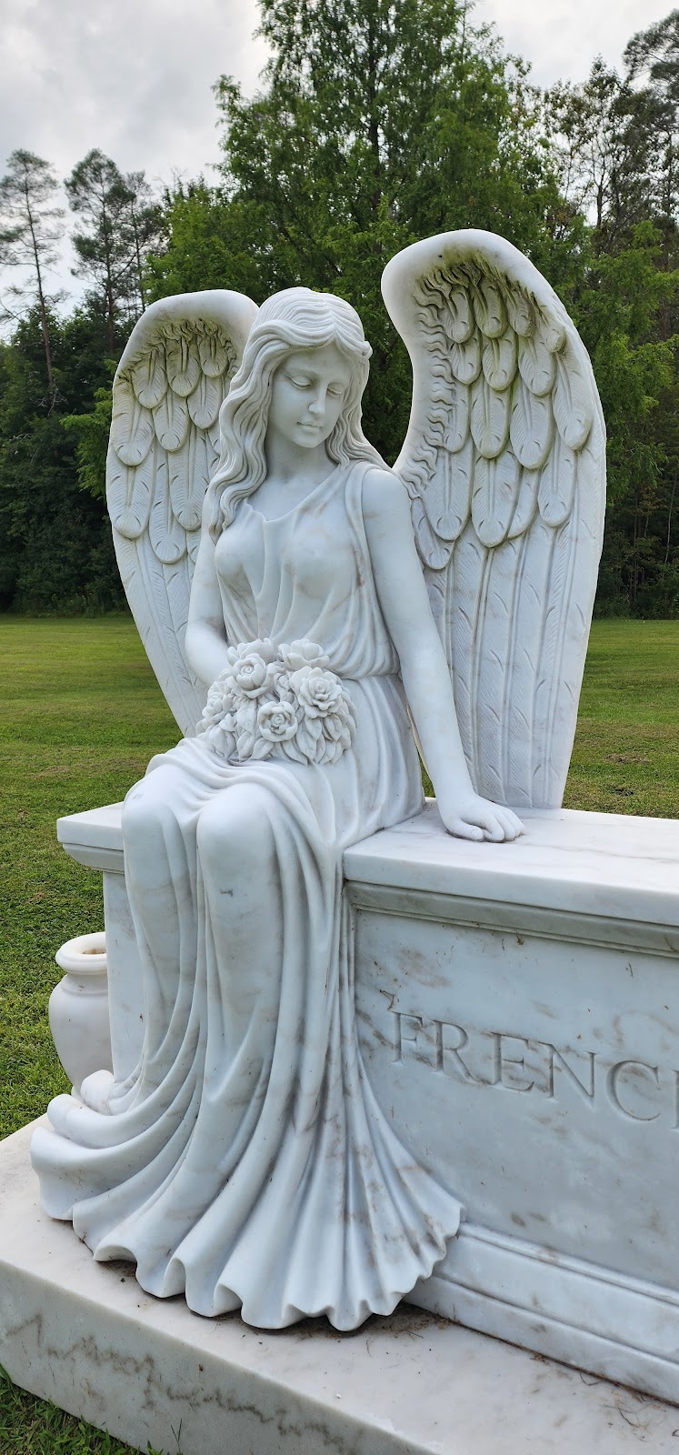 Dellwood Cemetery headstone and grounds
