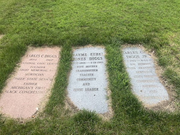 Detroit Memorial Park (East) grounds