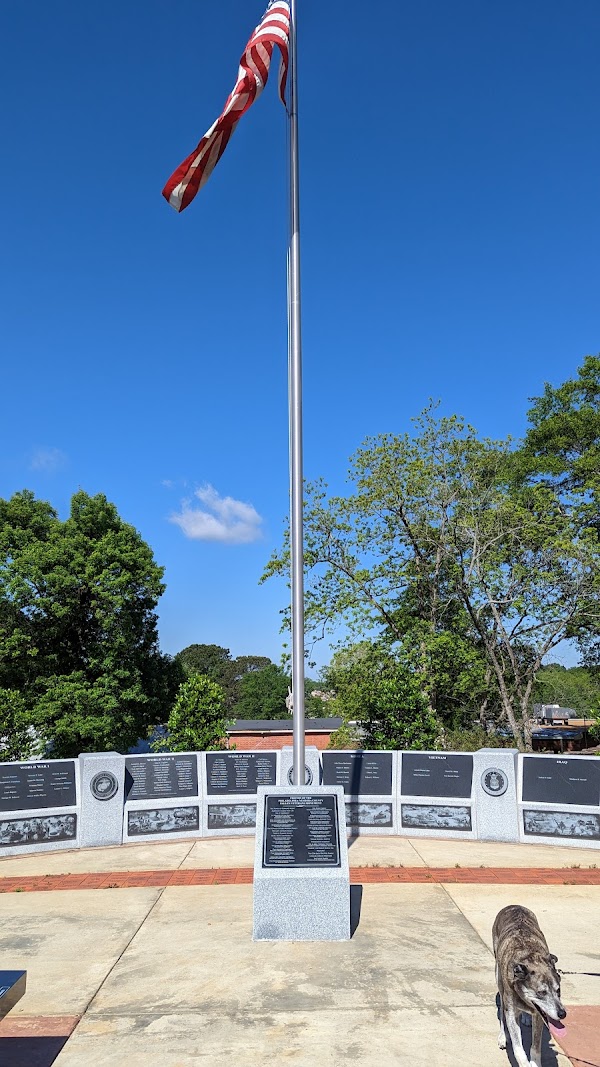 Dewitt-Deweese Memorial Park grounds