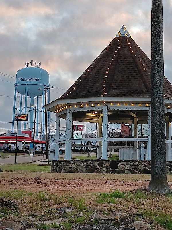Dewitt-Deweese Memorial Park grounds