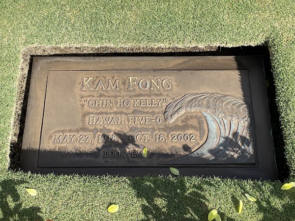 Diamond Head Memorial Park grounds