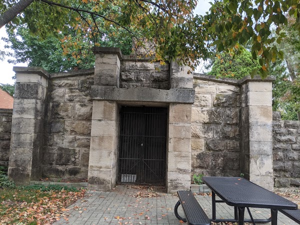 Dublin Cemetery grounds