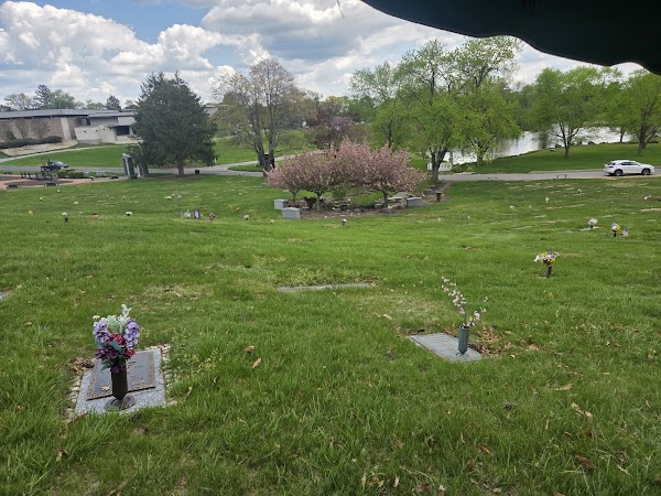 Dulaney Valley Memorial Gardens grounds