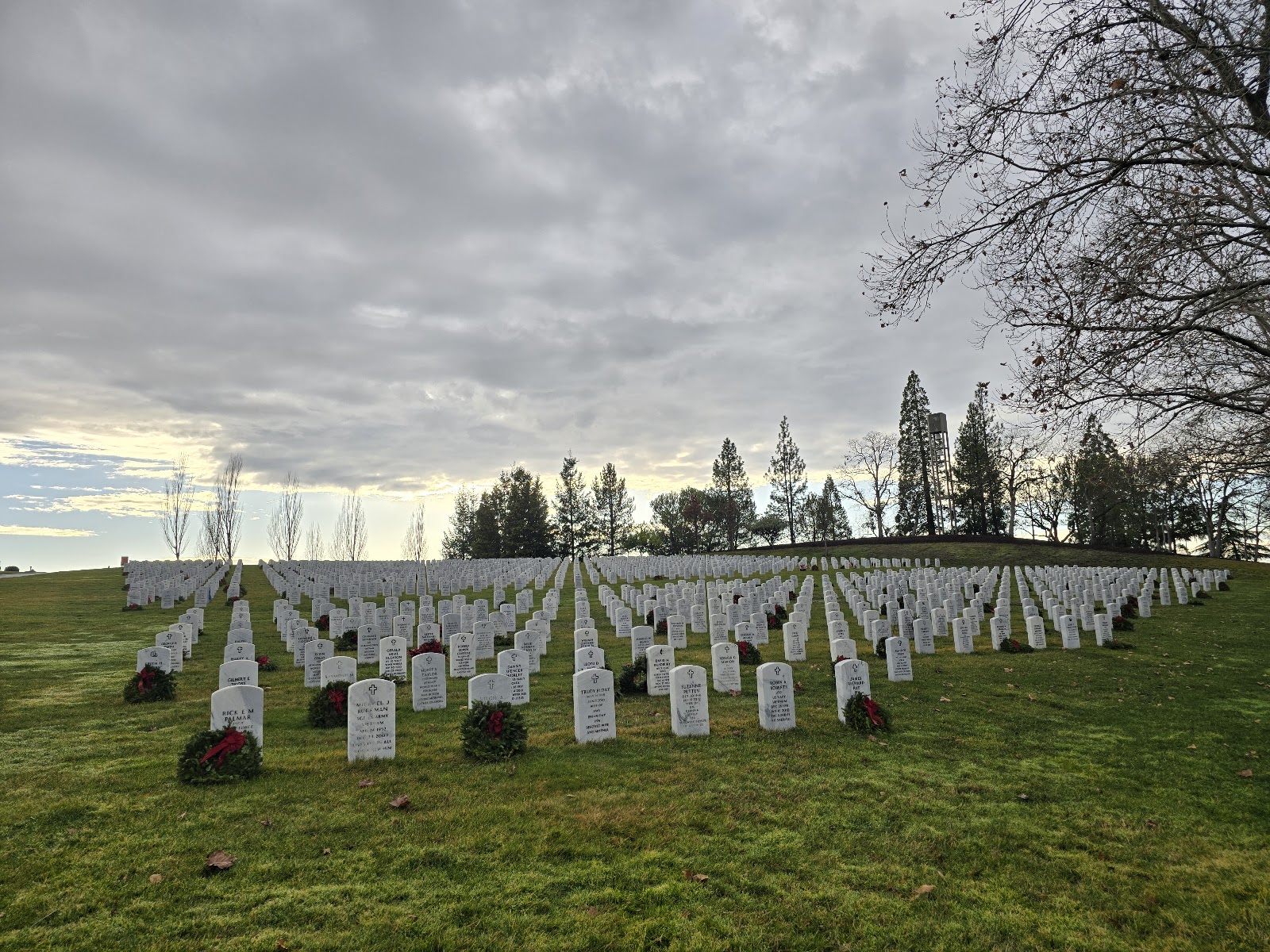 Eagle Point National Cemetery cemetery grounds and headstones