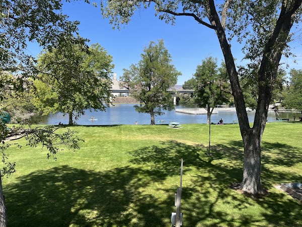 Earl Snell Memorial Park grounds