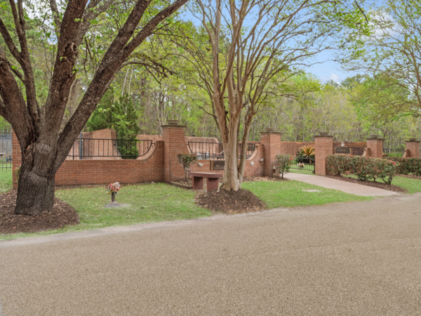 Earthman Resthaven Funeral Home & Cemetery grounds