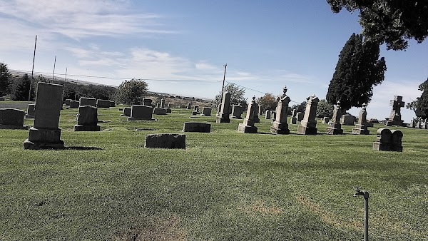 Echo Memorial Cemetery grounds