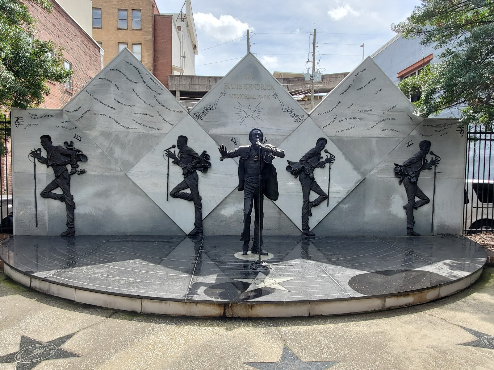 Eddie Kendrick Memorial Park cemetery grounds and headstones