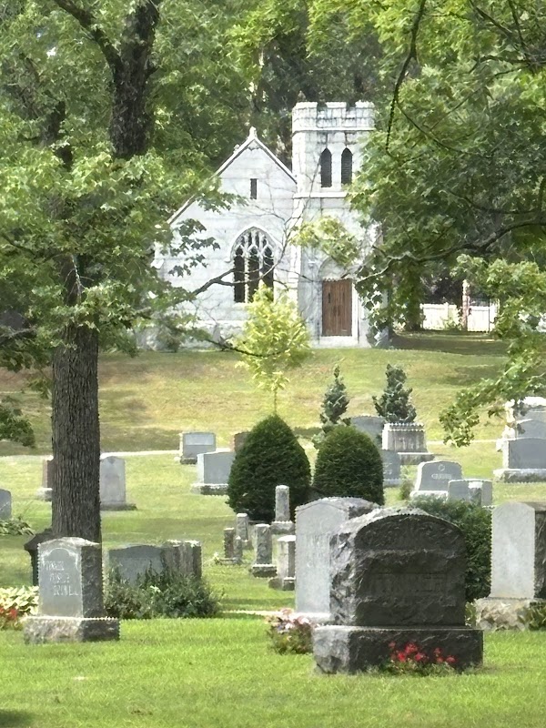 Edgewood Cemetery grounds