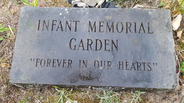 Edgewood Cemetery grounds