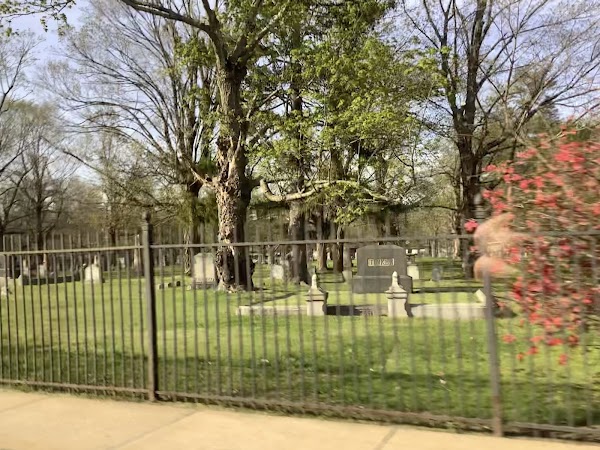 Edgewood Cemetery grounds