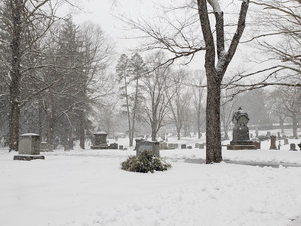 Edgewood Cemetery grounds