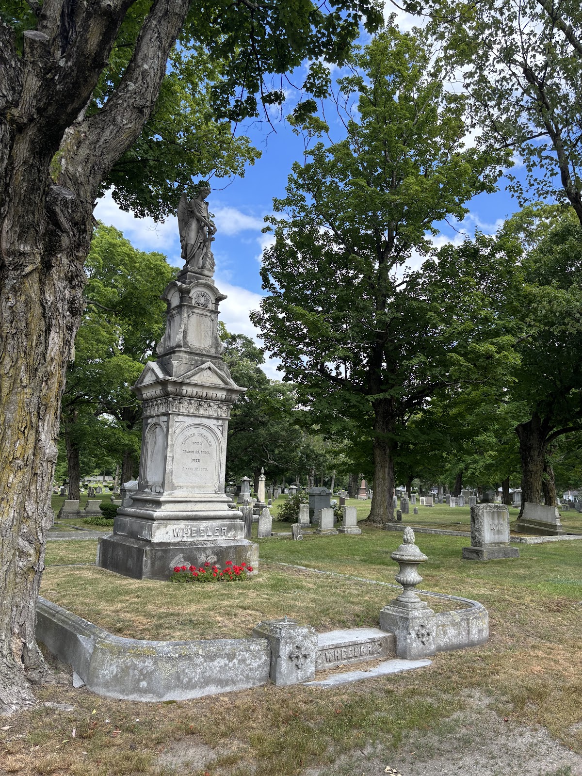 Edgewood Cemetery cemetery grounds and headstones