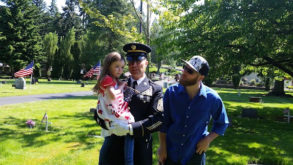 Edmonds Memorial Cemetery grounds