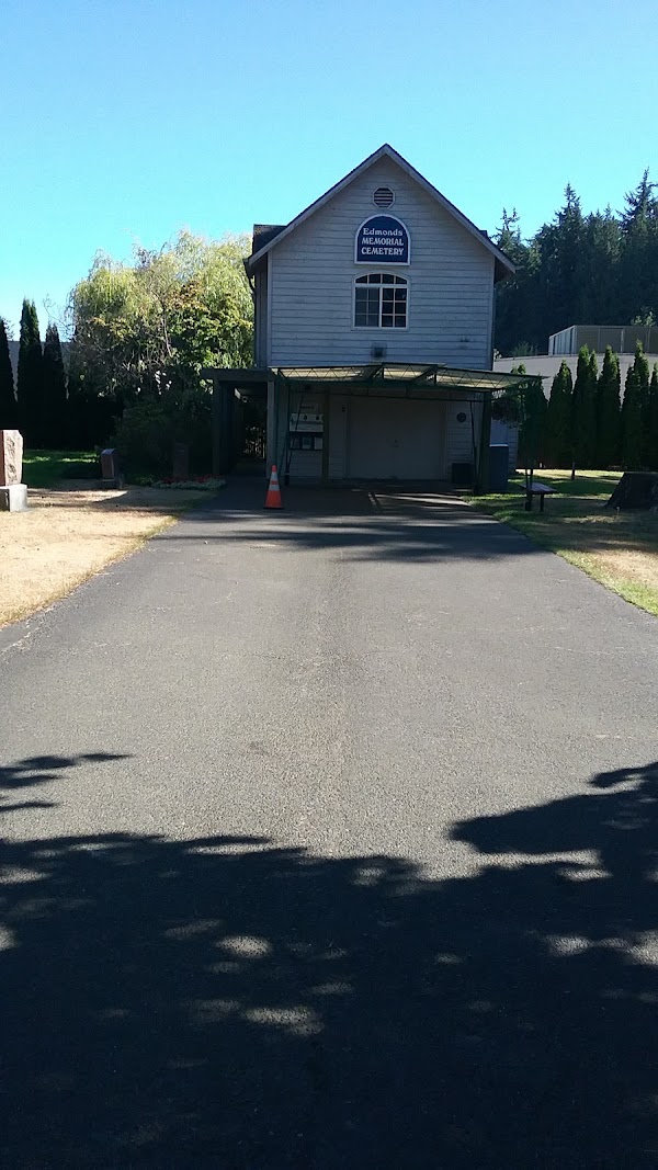 Edmonds Memorial Cemetery grounds