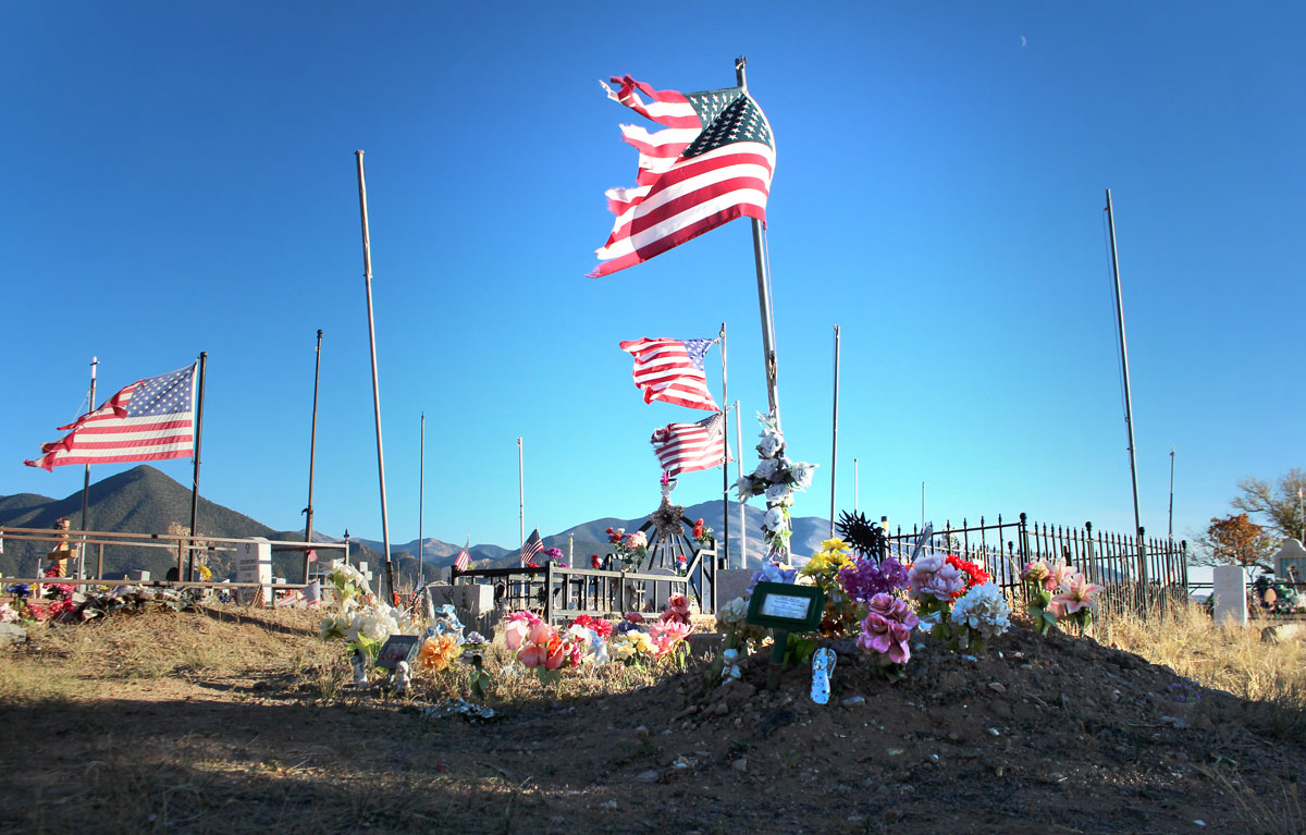 El Cerro Cemetery cemetery grounds and headstones