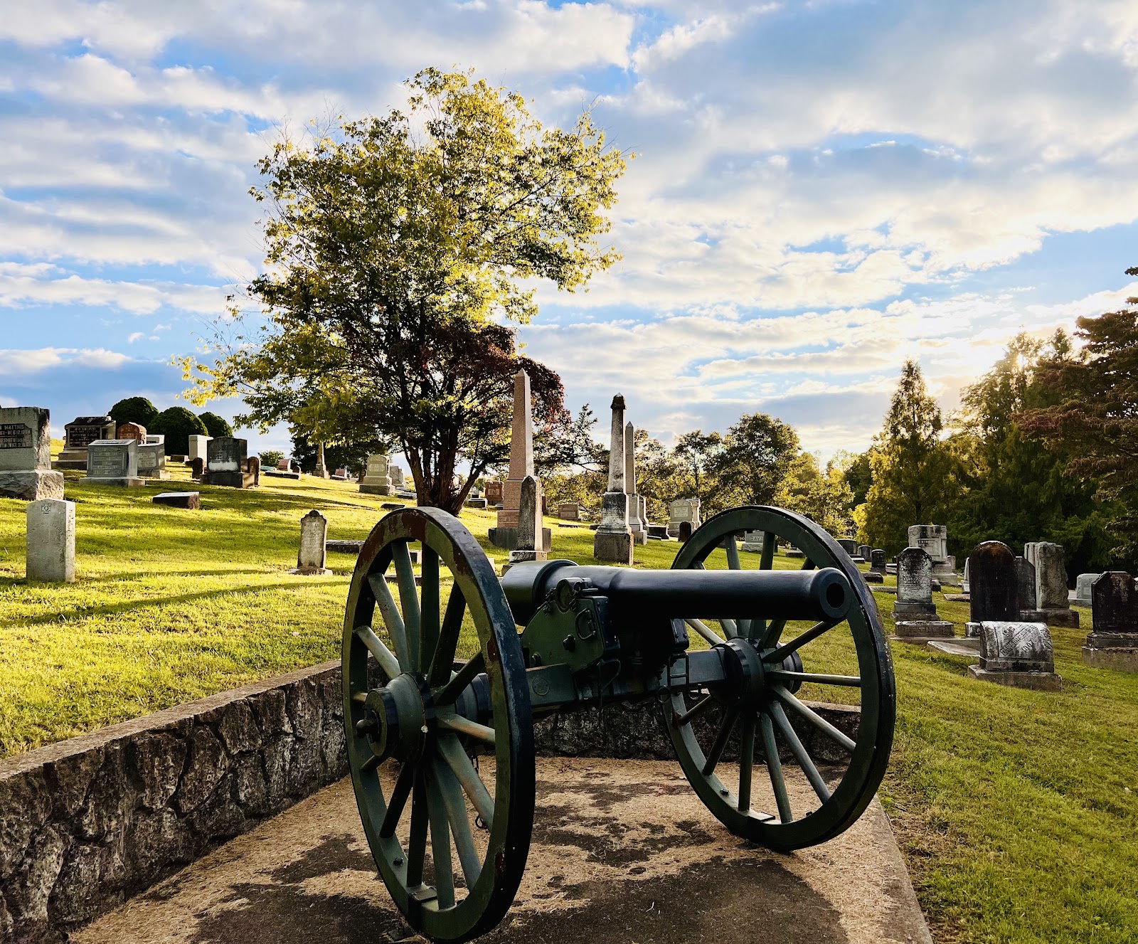 Elizabethtown City Cemetery cemetery grounds and headstones