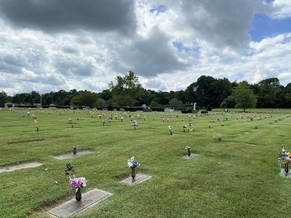 Elizabethtown Memorial Gardens grounds