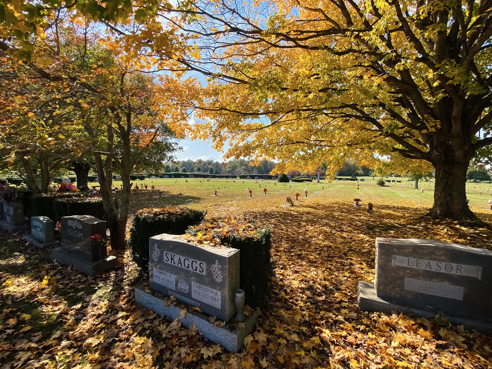 Elizabethtown Memorial Gardens cemetery grounds and headstones