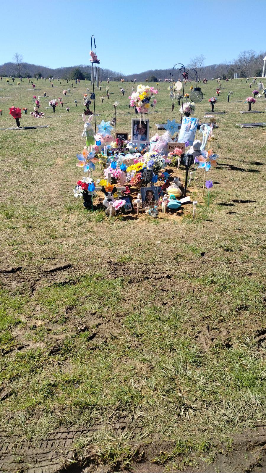 Elk Hills Memorial Park Inc cemetery grounds and headstones